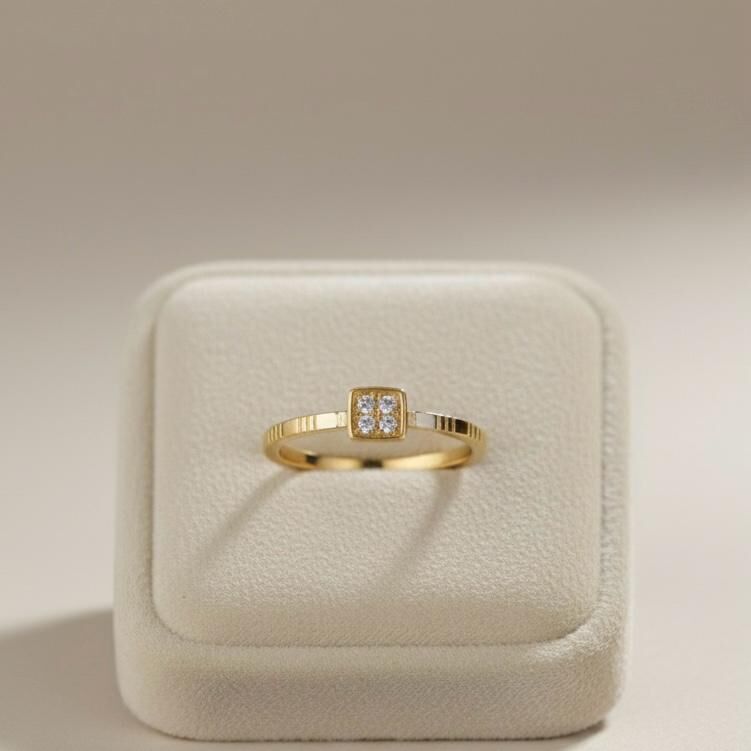 Mini Kare Form Denge Yüzük