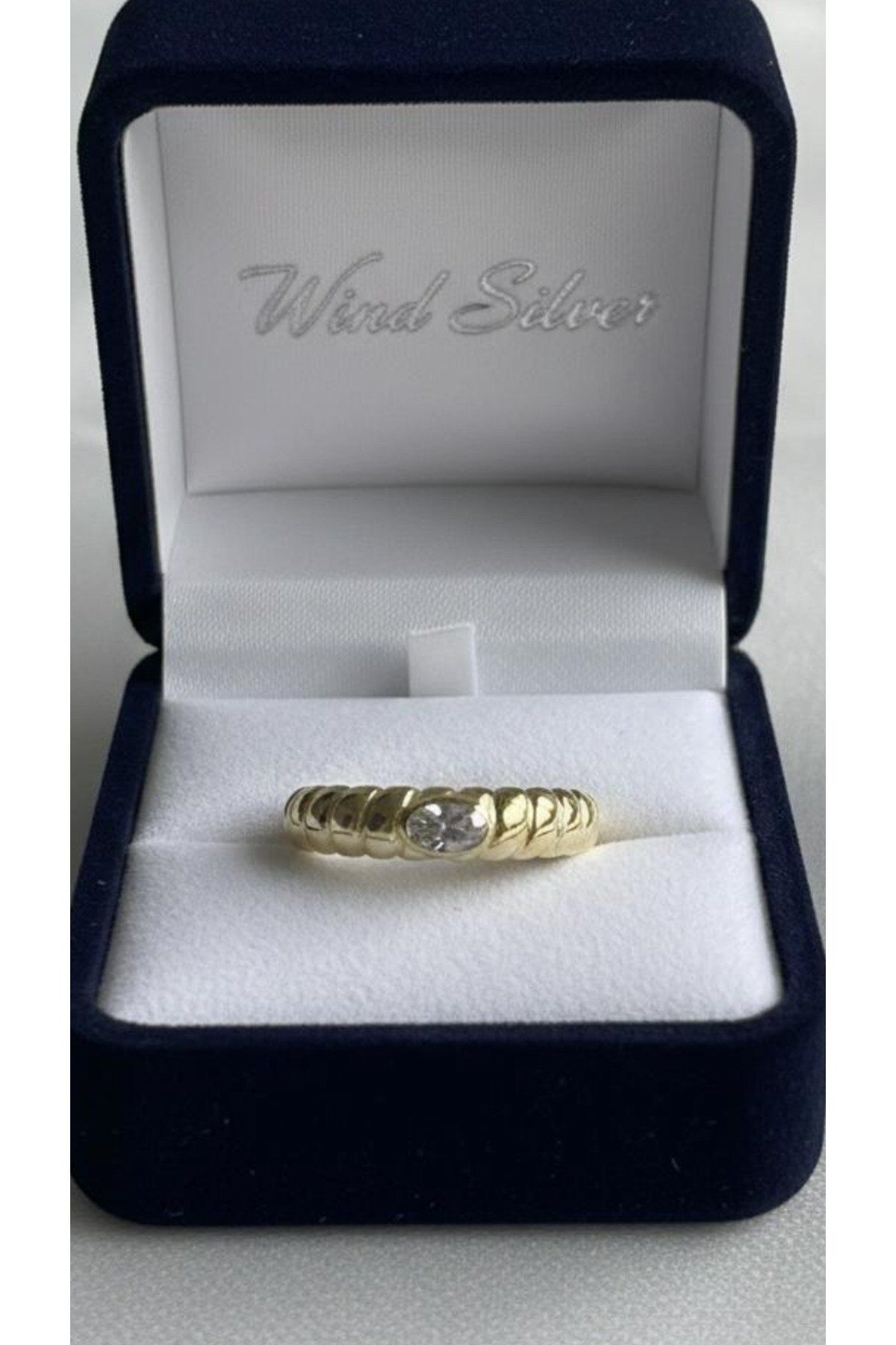 Burgu Beyaz Taşlı Yüzük