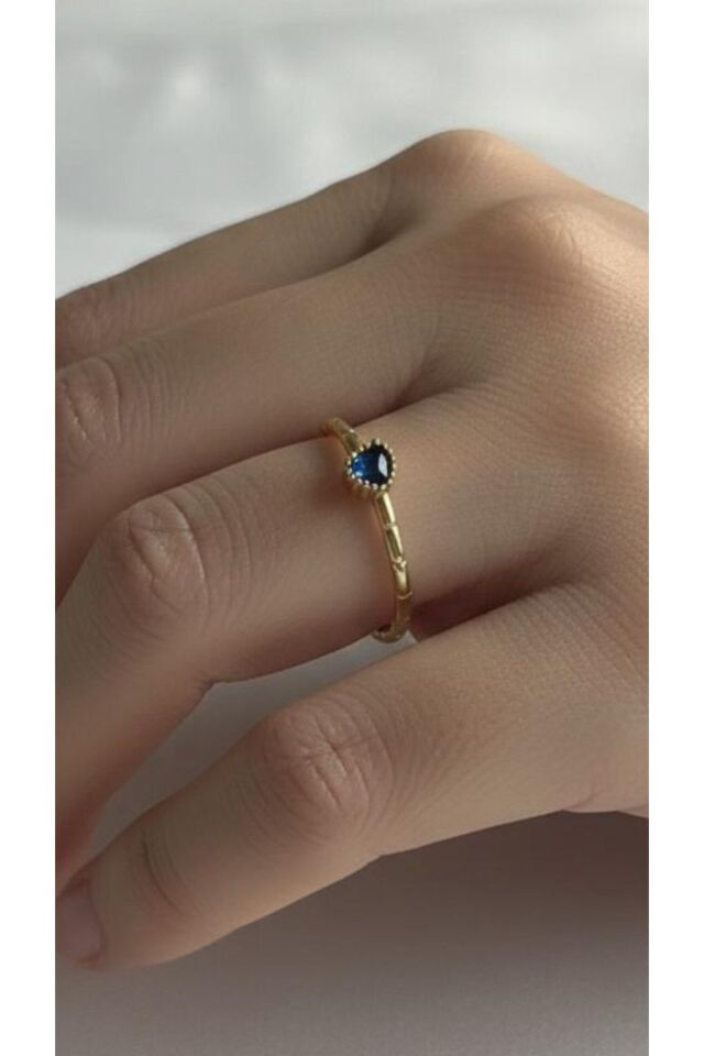 Minimal Lacivert Taşlı Kalp Yüzük