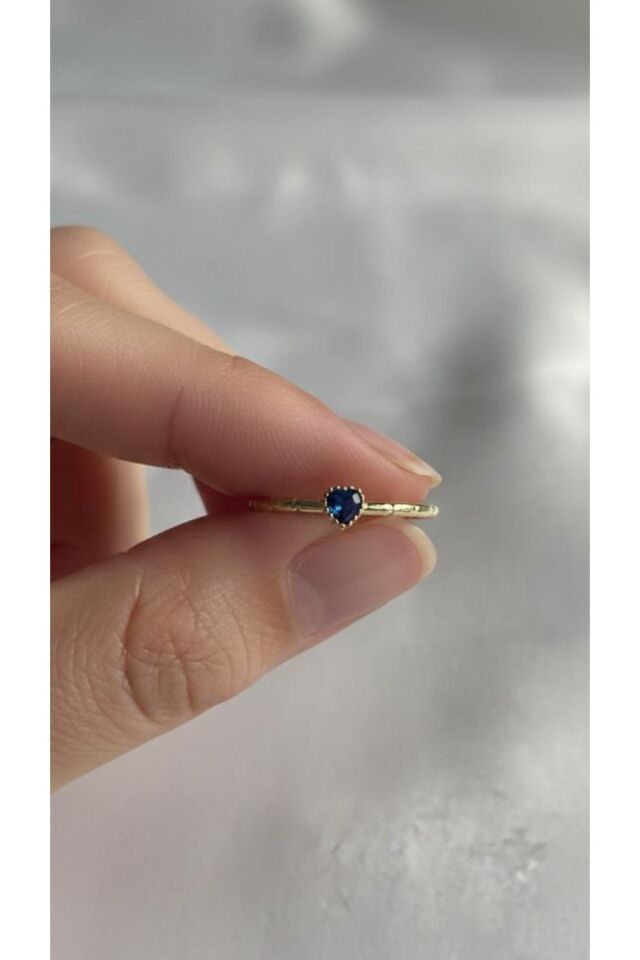 Minimal Lacivert Taşlı Kalp Yüzük