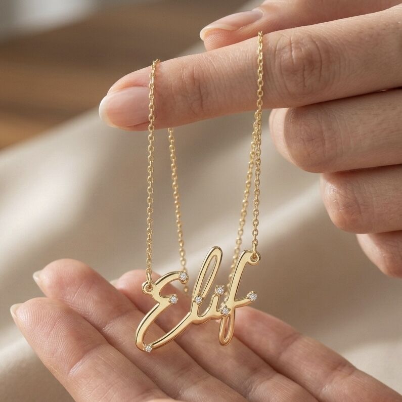 İsim Yazılı Zirkon Taşlı Kolye (Kişiye Özel)