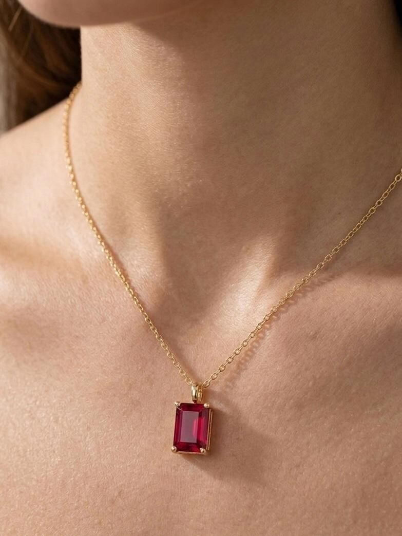 Kırmızı Baget Form Zirkon Taşlı Kolye