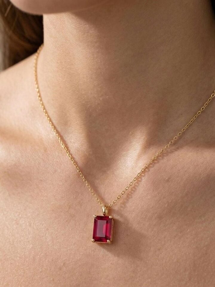 Kırmızı Baget Form Zirkon Taşlı Kolye